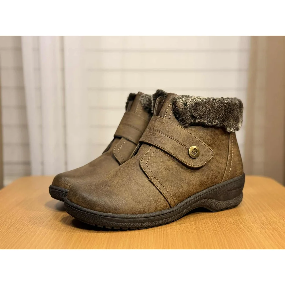 Wanderlust Cozy Faux Leather WATERPROOF Bootie Boots Flat Heel 7 M Tan Brown